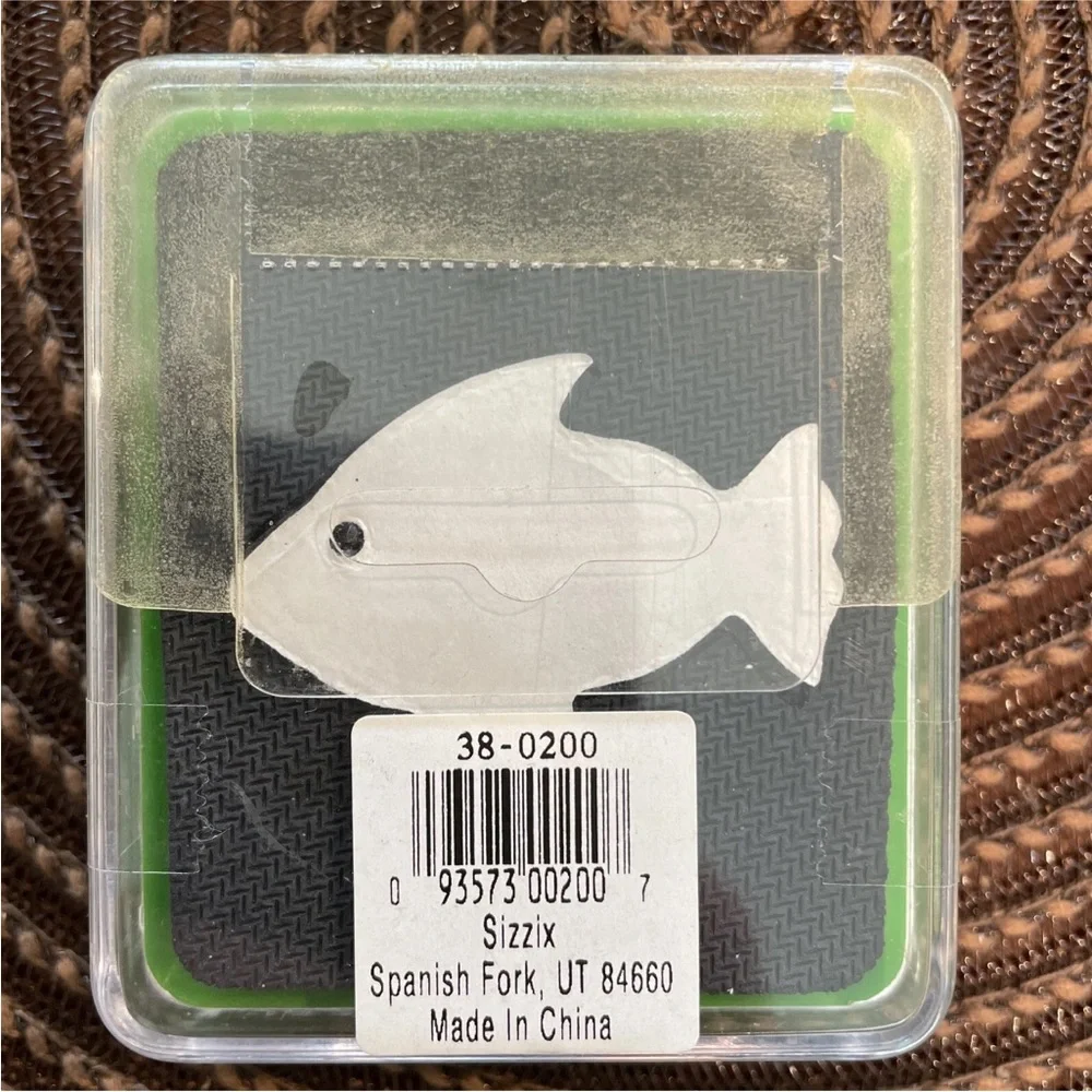 Provo Craft Sizzix Fish 38-0200 Small Green Die Cutter Plastic Case Ellison